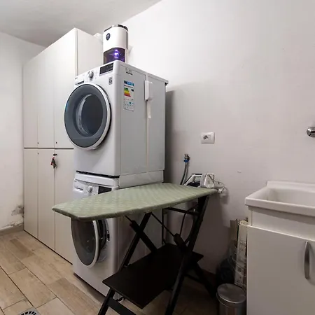Sun Apartment *